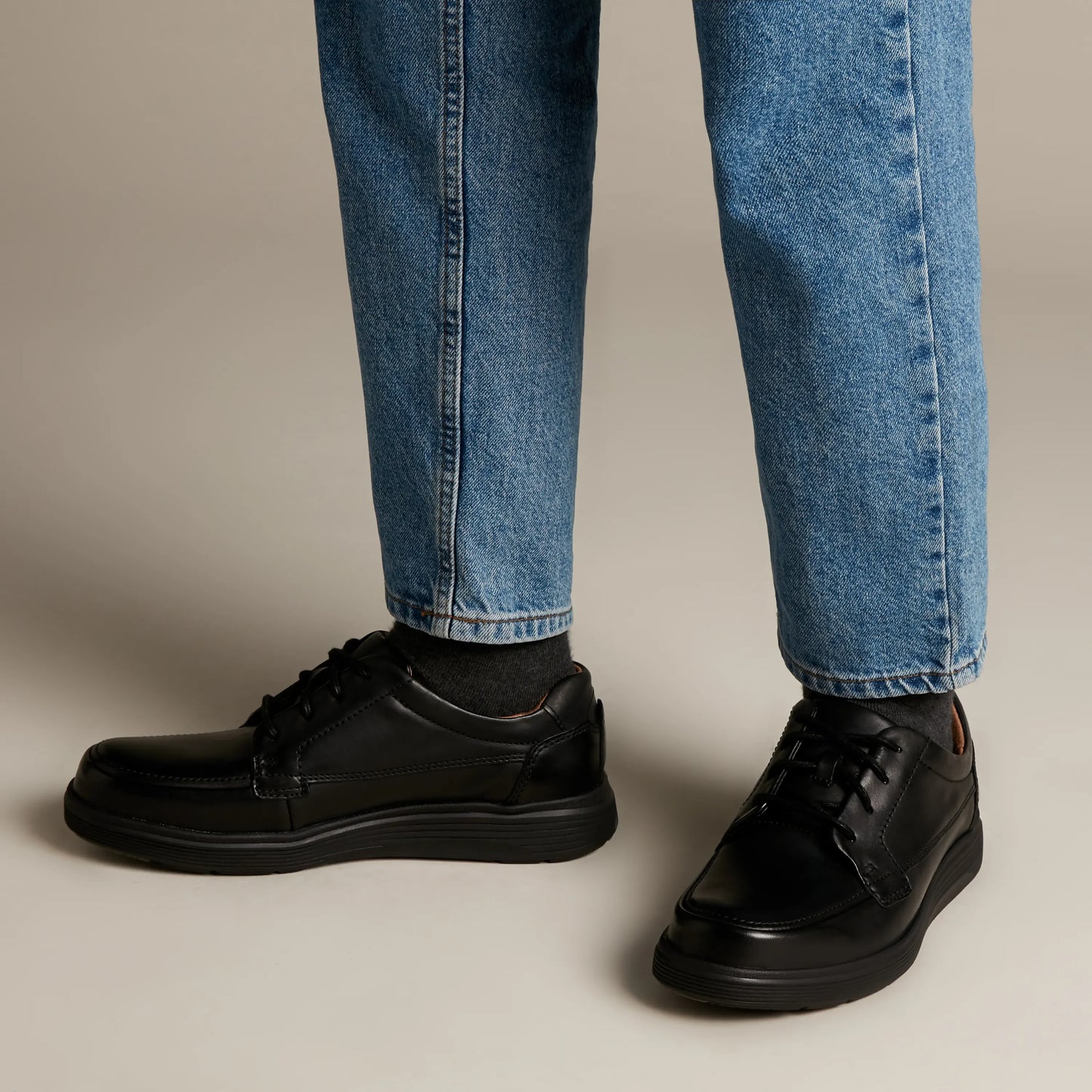 Zapatos Casual De La Marca Clarks Para Hombre Modelo Un Abode Ease Black Leather En Color Negro