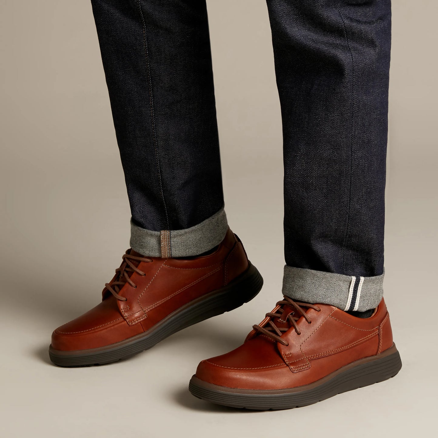 Zapatos Casual De La Marca Clarks Para Hombre Modelo Un Abode Ease Dark Tan Lea En Color Marrón