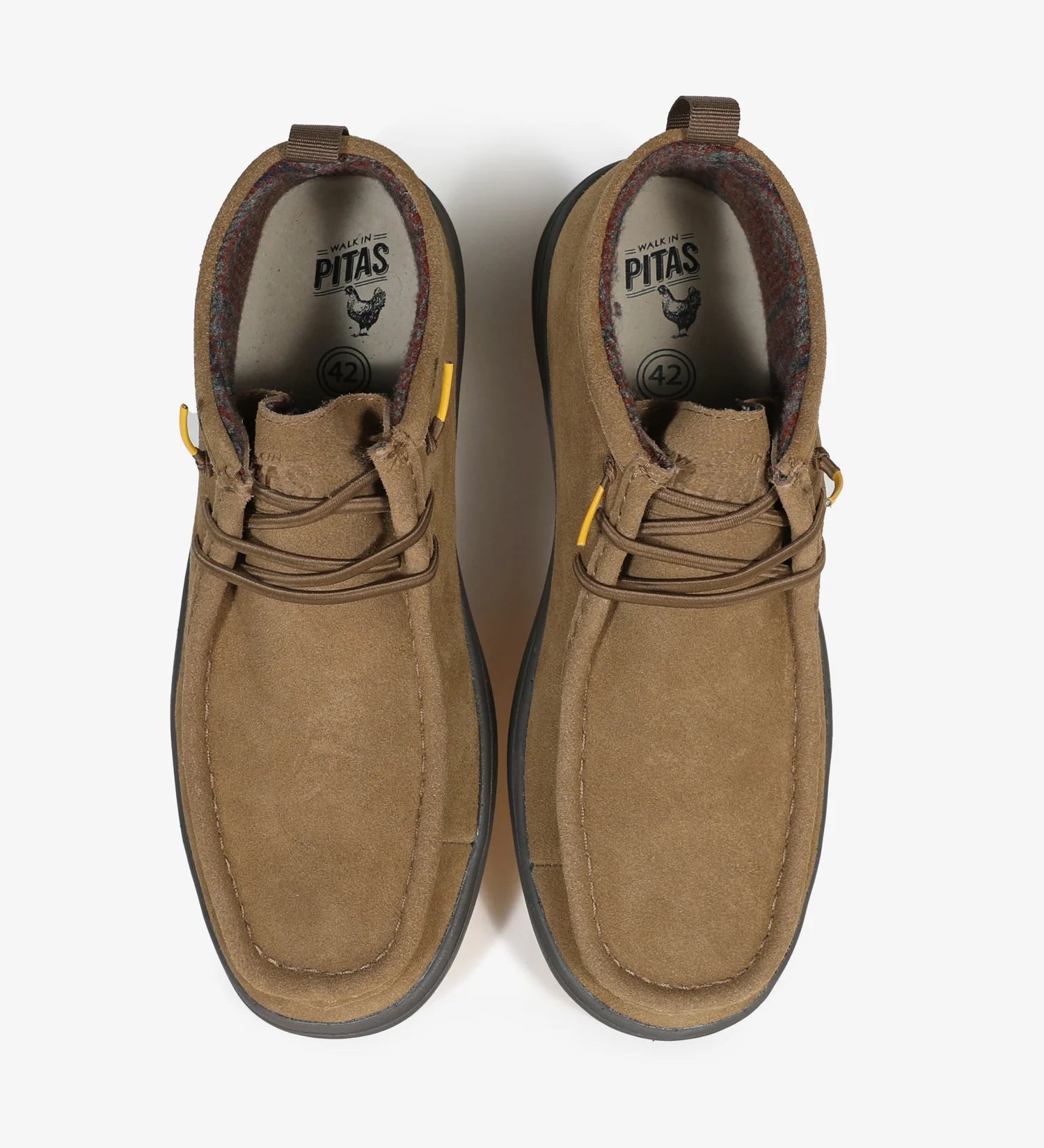 Wallabee de la marca PITAS para hombre modelo TUG en color beige. Eleva tu look este verano con estos zapatos modernos y elegantes de máxima comodidad.