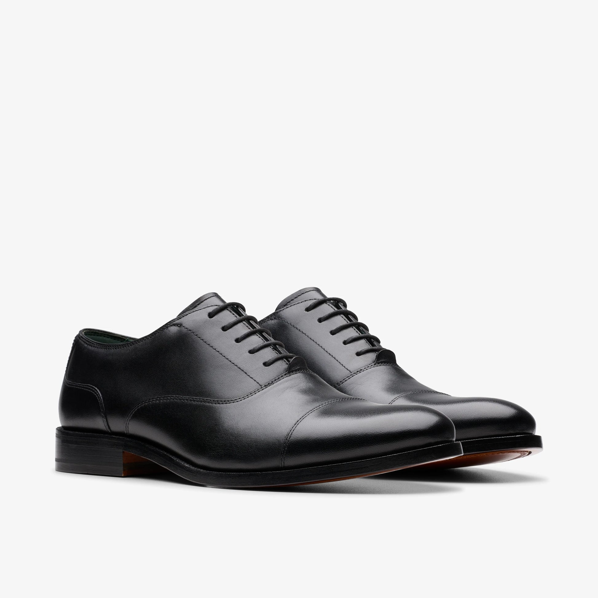 Zapatos De Vestir De La Marca Clarks  Para Hombre Modelo Craftjames Cap Black Leather En Color Negro