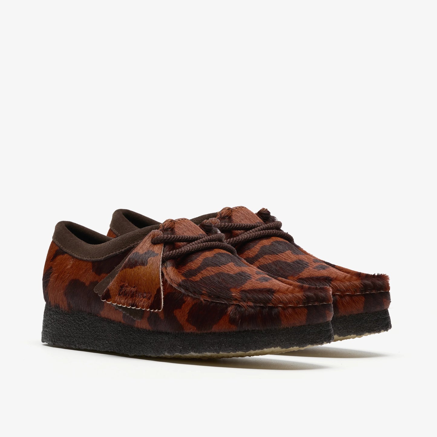 Sandalias De La Marca Clarks Para Mujer Modelo Wallabee. Brown Cow Print En Color Marrón