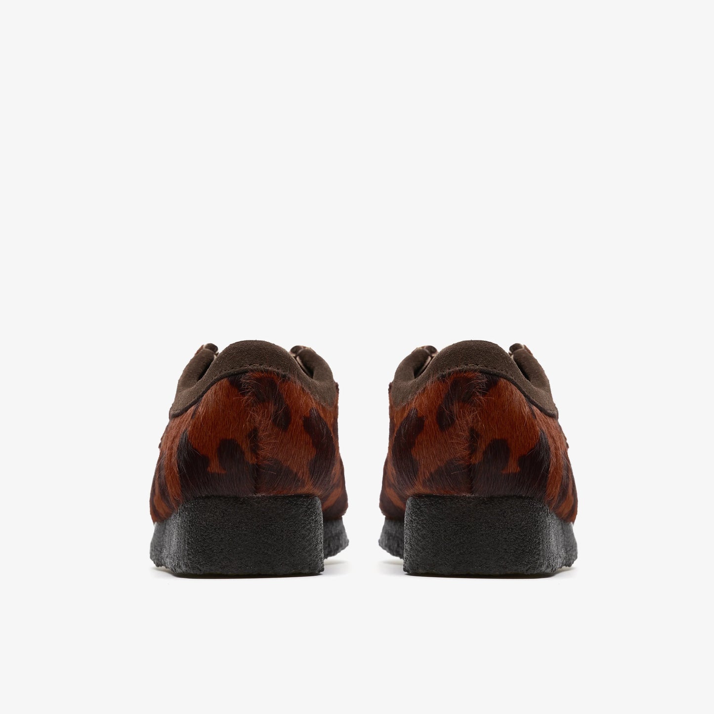 Sandalias De La Marca Clarks Para Mujer Modelo Wallabee. Brown Cow Print En Color Marrón
