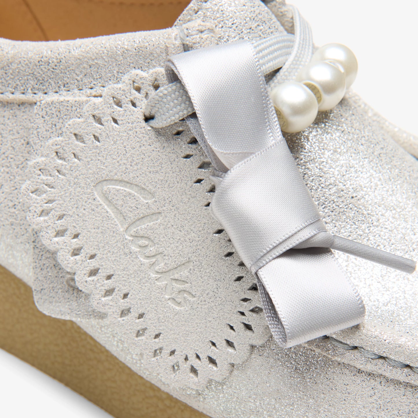 Zapatos Casual De La Marca Clarks Para Mujer Modelo Wallabeeevosh Silver En Color Plata