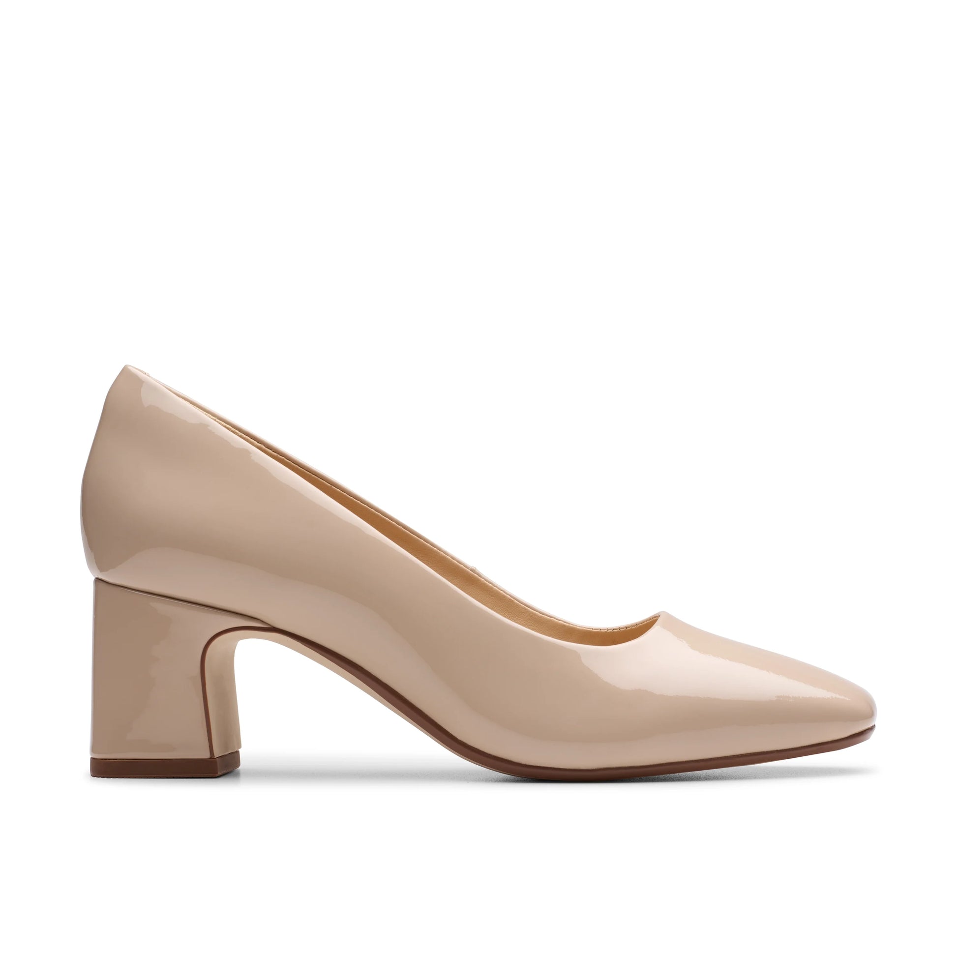 Zapatos De Vestir De La Marca Clarks  Para Mujer Modelo Fernie Court Sand Patent En Color Beige
