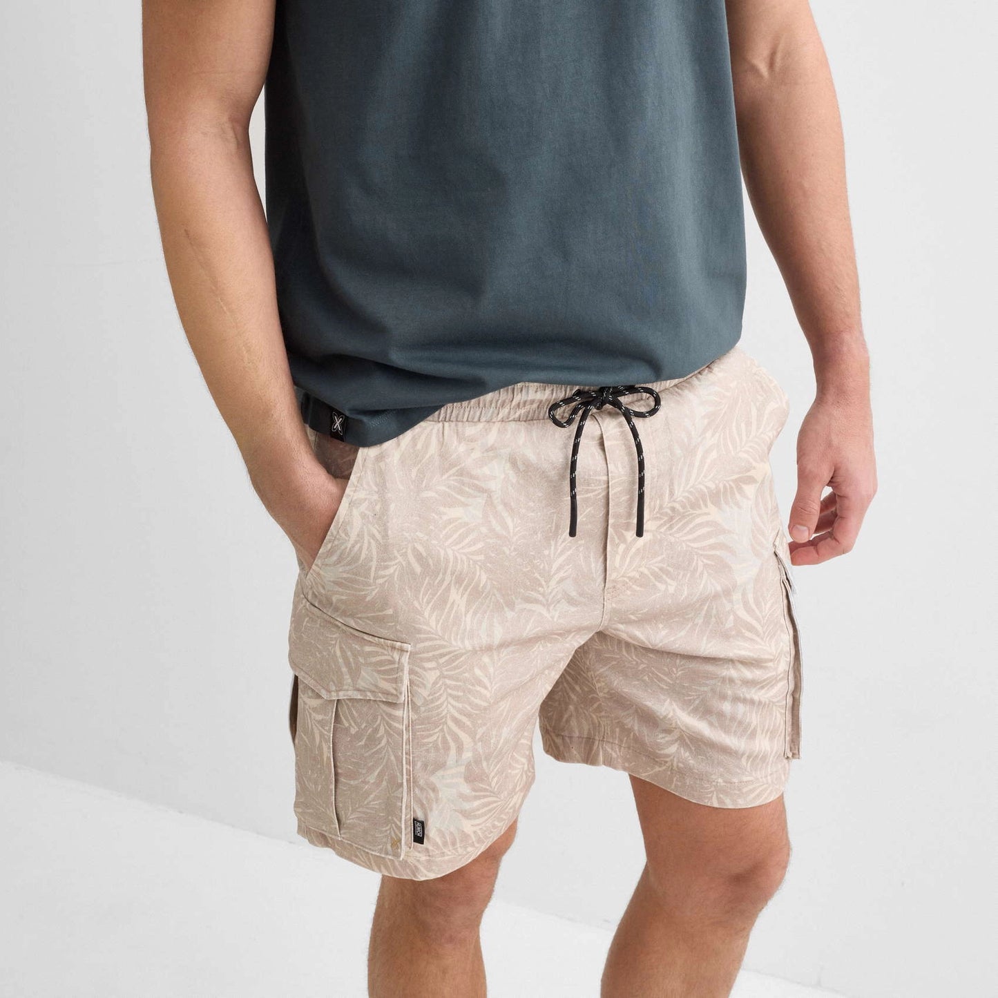 MUNICH | PANTALONES CORTOS | UNISEX | BERMUDA TROPIC LIFESTYLE CAMEL | BEIGE