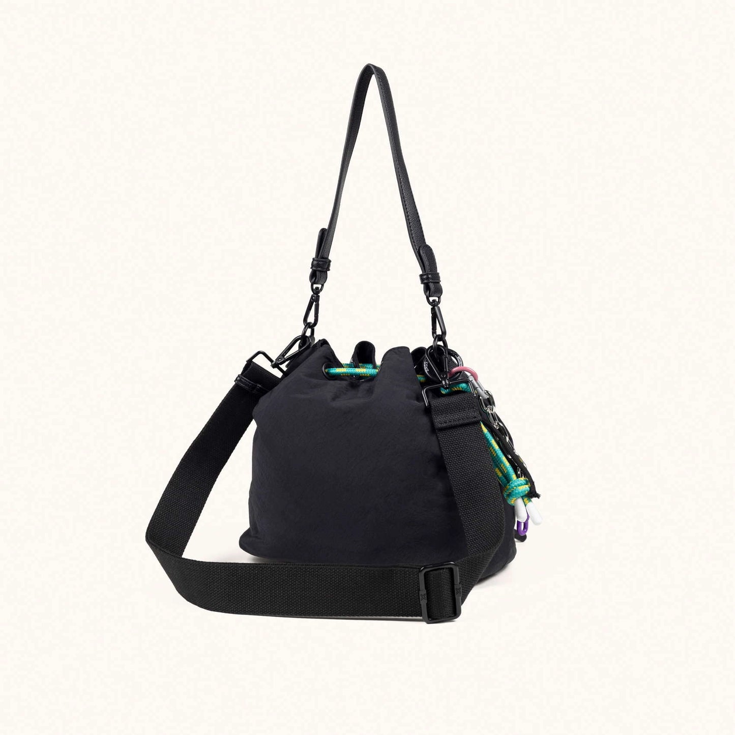MUNICH | BOLSOS | MUJER | DEEP RECYCLED BUCKET BLACK | NEGRO