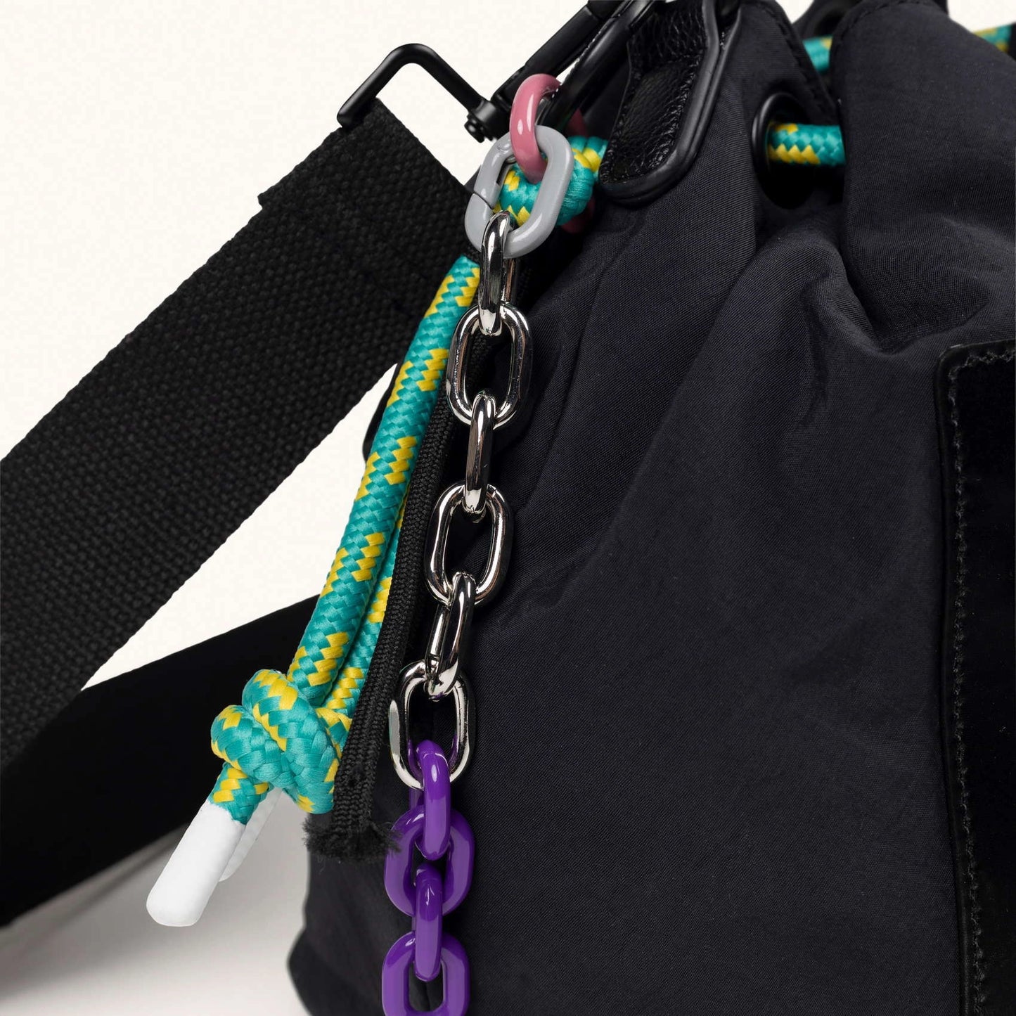 MUNICH | BOLSOS | MUJER | DEEP RECYCLED BUCKET BLACK | NEGRO