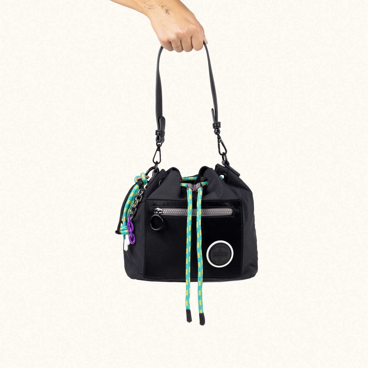 MUNICH | BOLSOS | MUJER | DEEP RECYCLED BUCKET BLACK | NEGRO