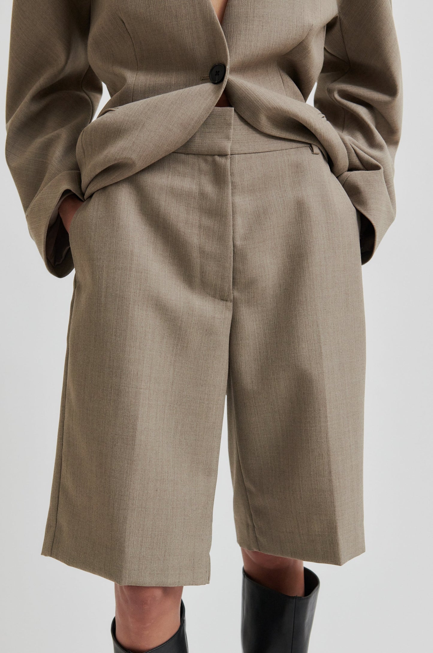 SECOND FEMALE | PANTALONES CORTOS | MUJER | LEVELUP TAILORED SHORTS MID BROWN MELANGE | MARRÓN