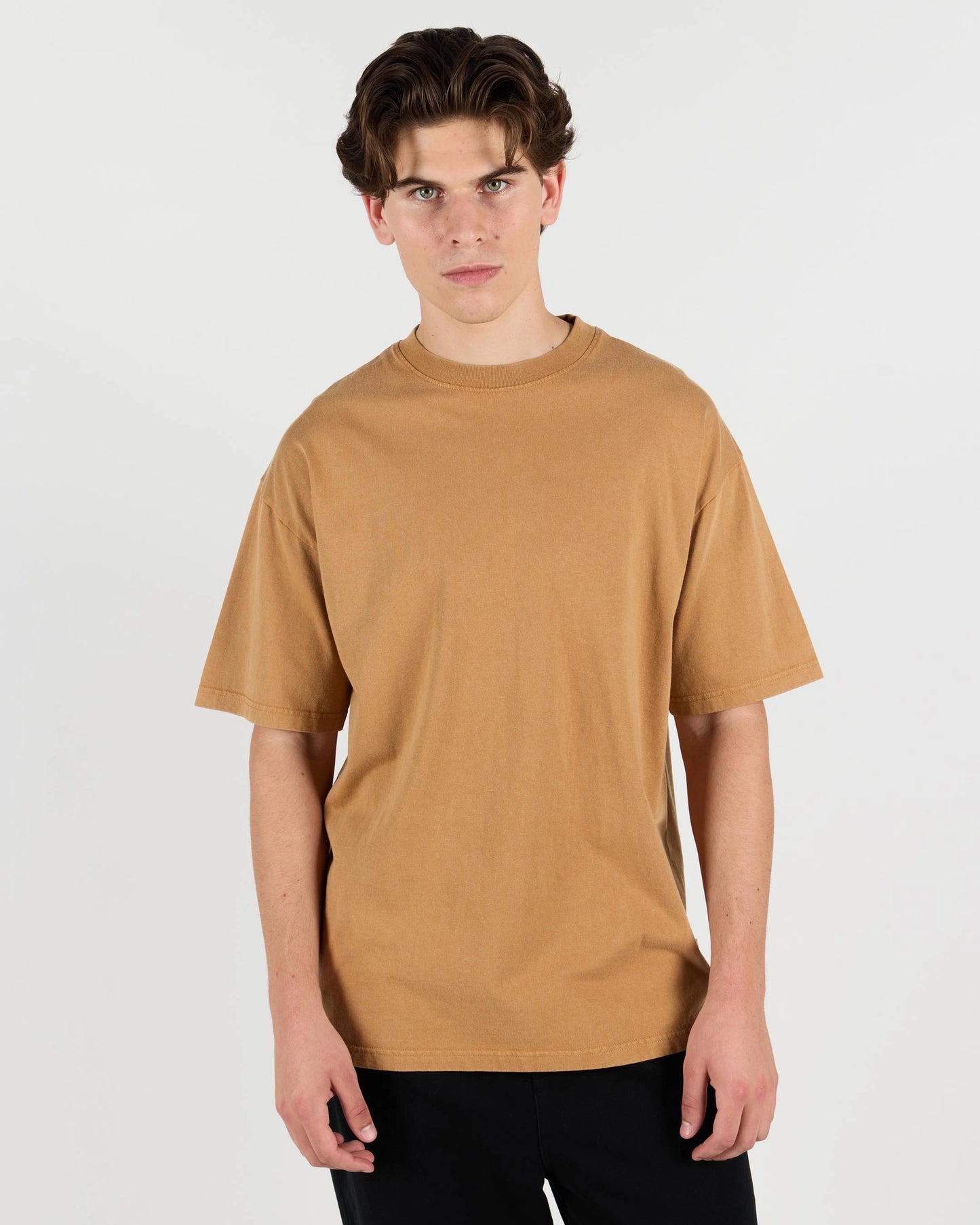 WEMOTO | CAMISETAS | UNISEX | NOAM CARAMEL | MARRÓN