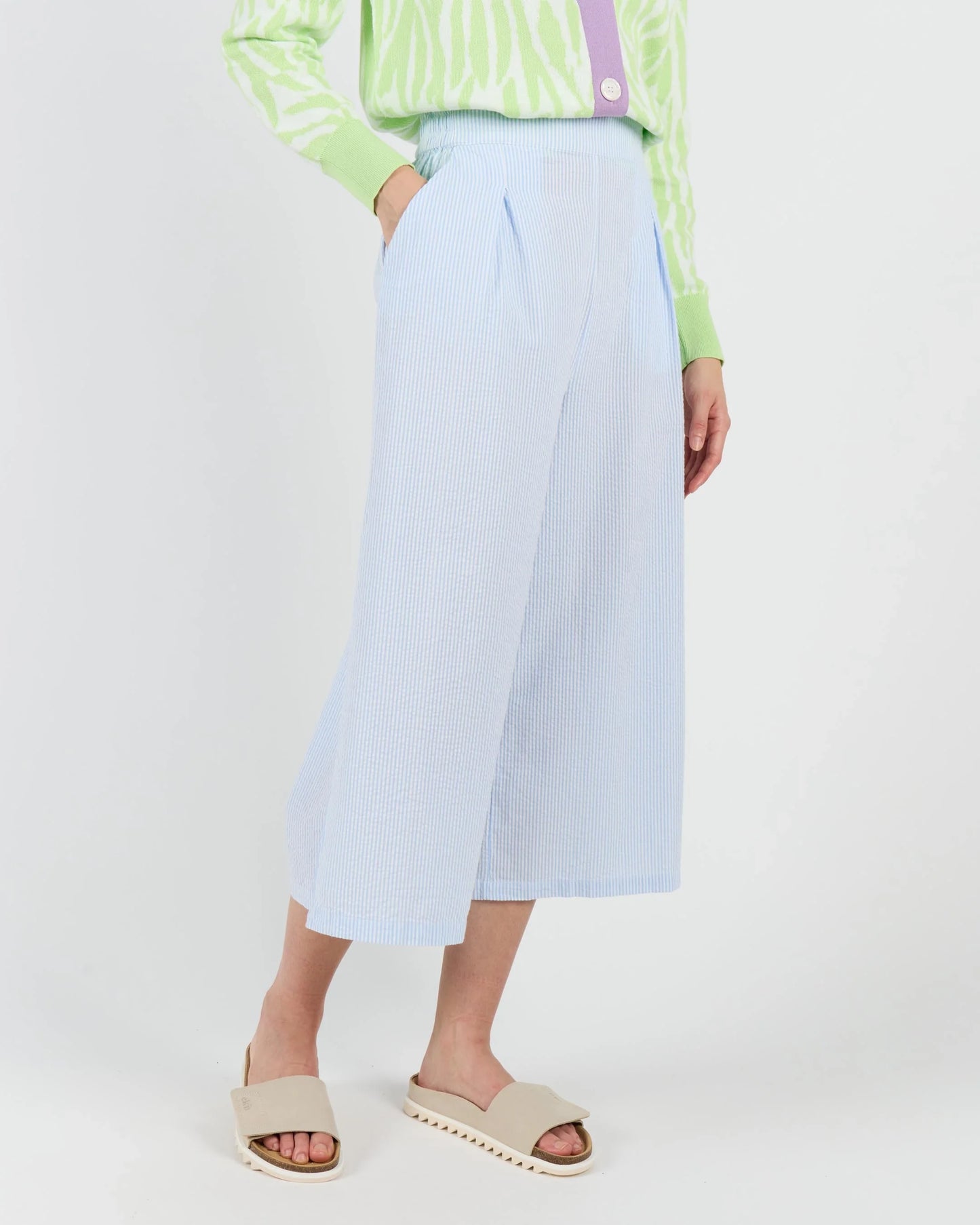 WEMOTO | SHORTS | WOMEN | GINA SEERSUCKER LIGHT BLUE