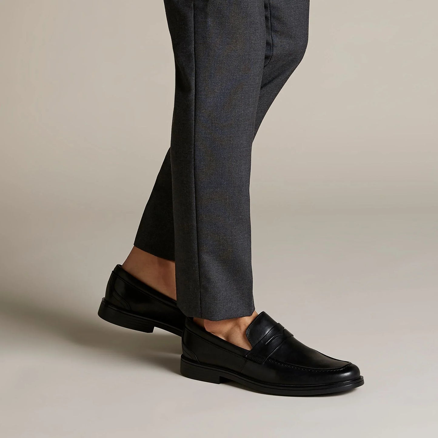 Mocasines De La Marca Clarks Para Hombre Modelo Un Aldric Step Black Leather En Color Negro