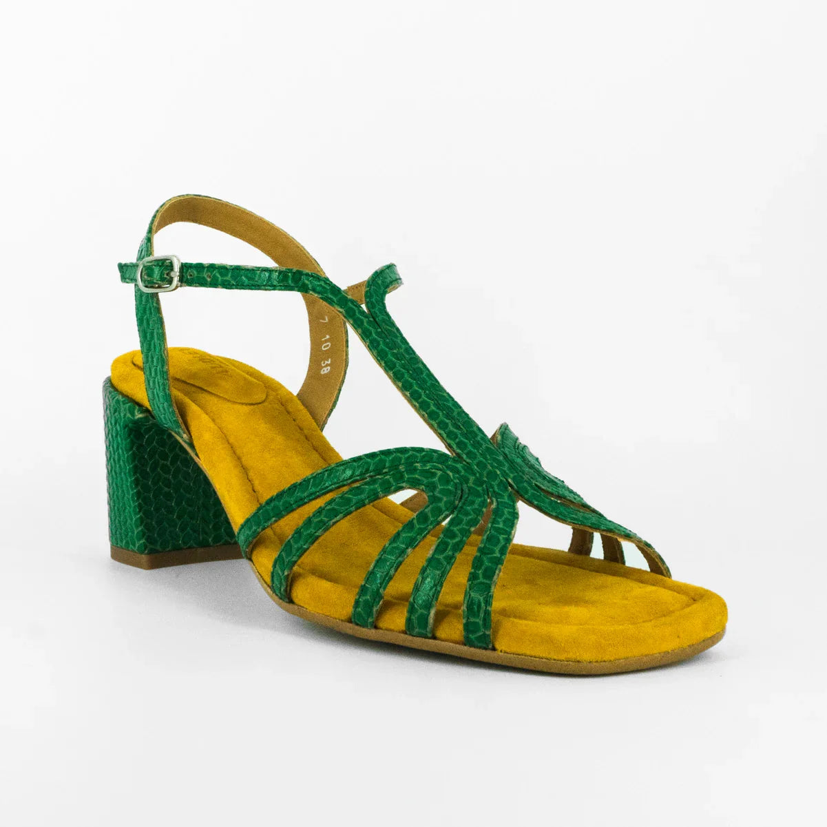 Sandalen der Marke Audley, Modell Hallie: Absatz mit gekreuzten Handflächen