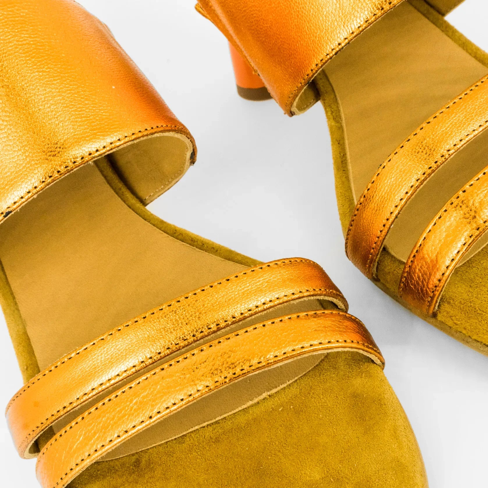 Sandalias De La Marca Audley Modelo Tacón Galaxy Mate Natron