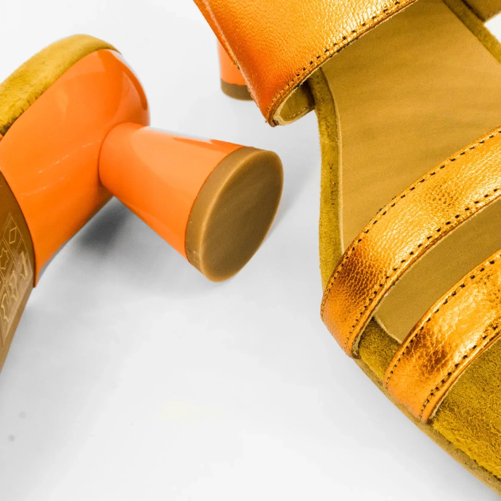 Sandalias De La Marca Audley Modelo Tacón Galaxy Mate Natron