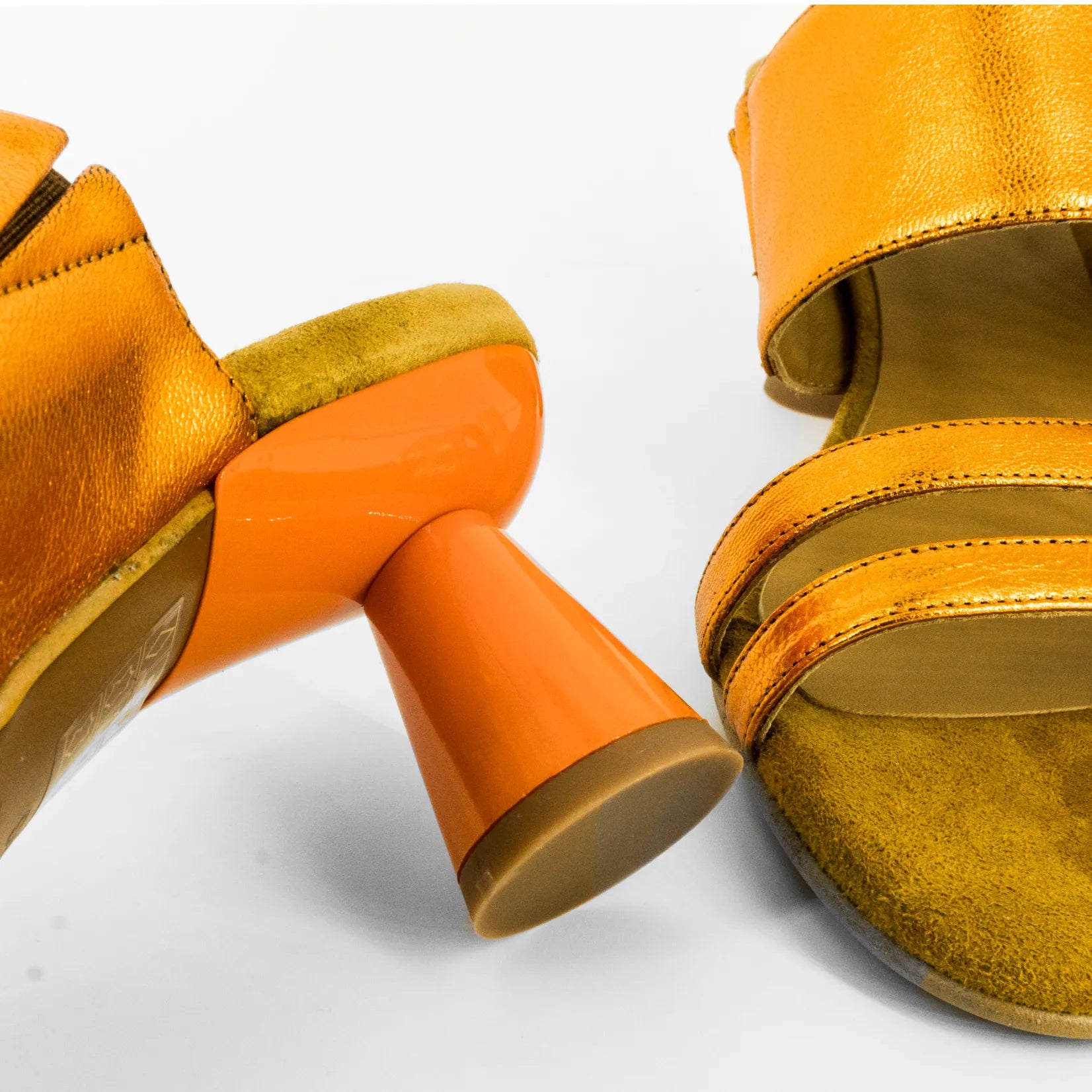 Sandalias De La Marca Audley Modelo Tacón Galaxy Mate Natron