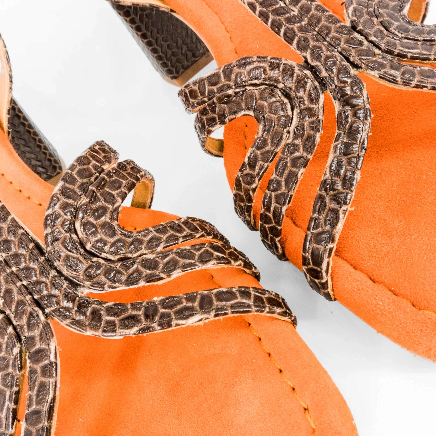Sandalen der Marke Audley, Modell Hallie: Gekreuzter Absatz, Sepia