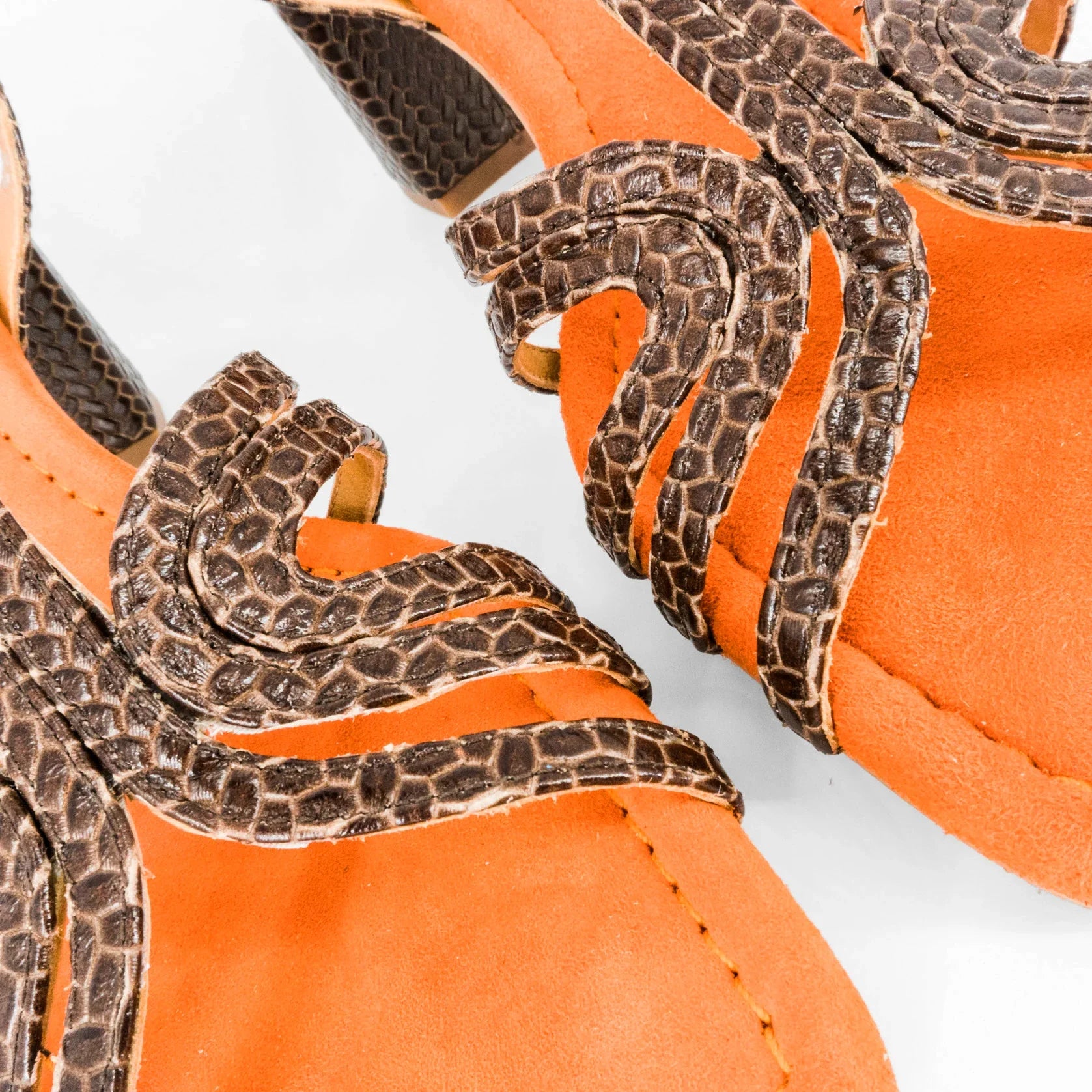 Sandalias De La Marca Audley Modelo Hallie: Tacón Crossed Sepia