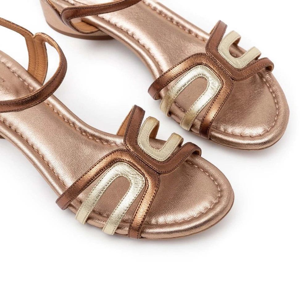 Sandalias De La Marca Audley Para Mujer Modelo Heloise: Tacón Galaxy Mate Cobalto En Color Dorado