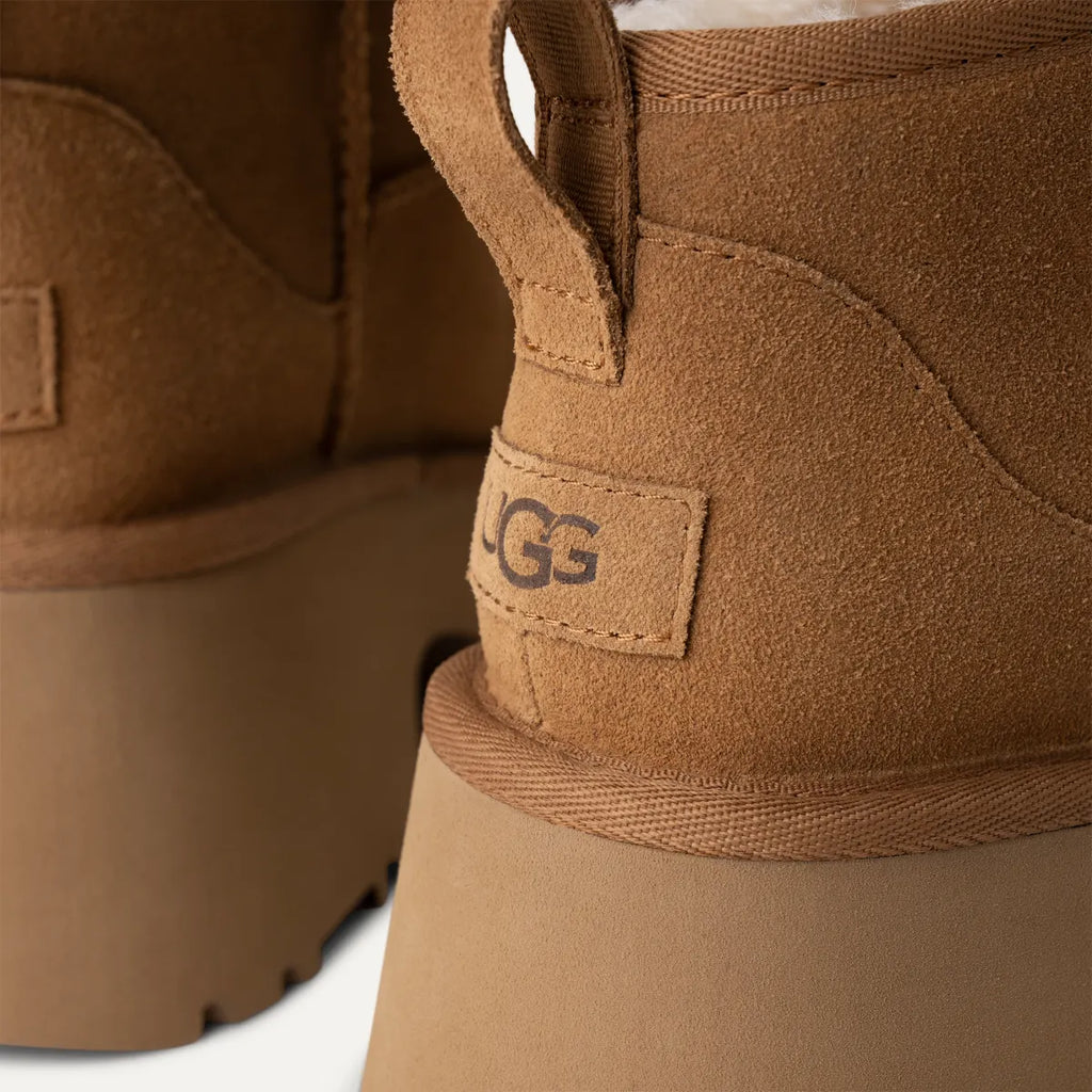 UGG | BOTINS | DONA | CLASSIC ULTRA MINI NEW HEIGHTS CHESTNUT | MARRÓ