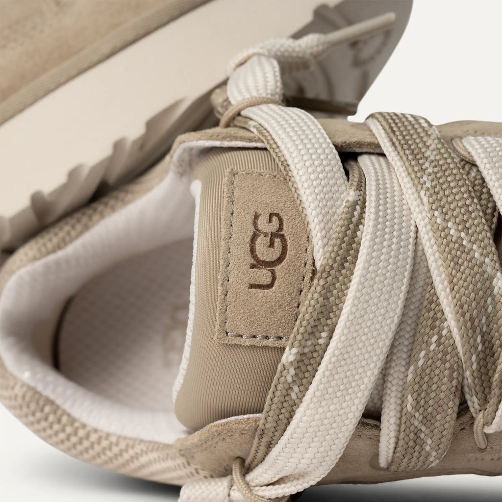 UGG Lowmel SAND: beige sneakers til kvinder