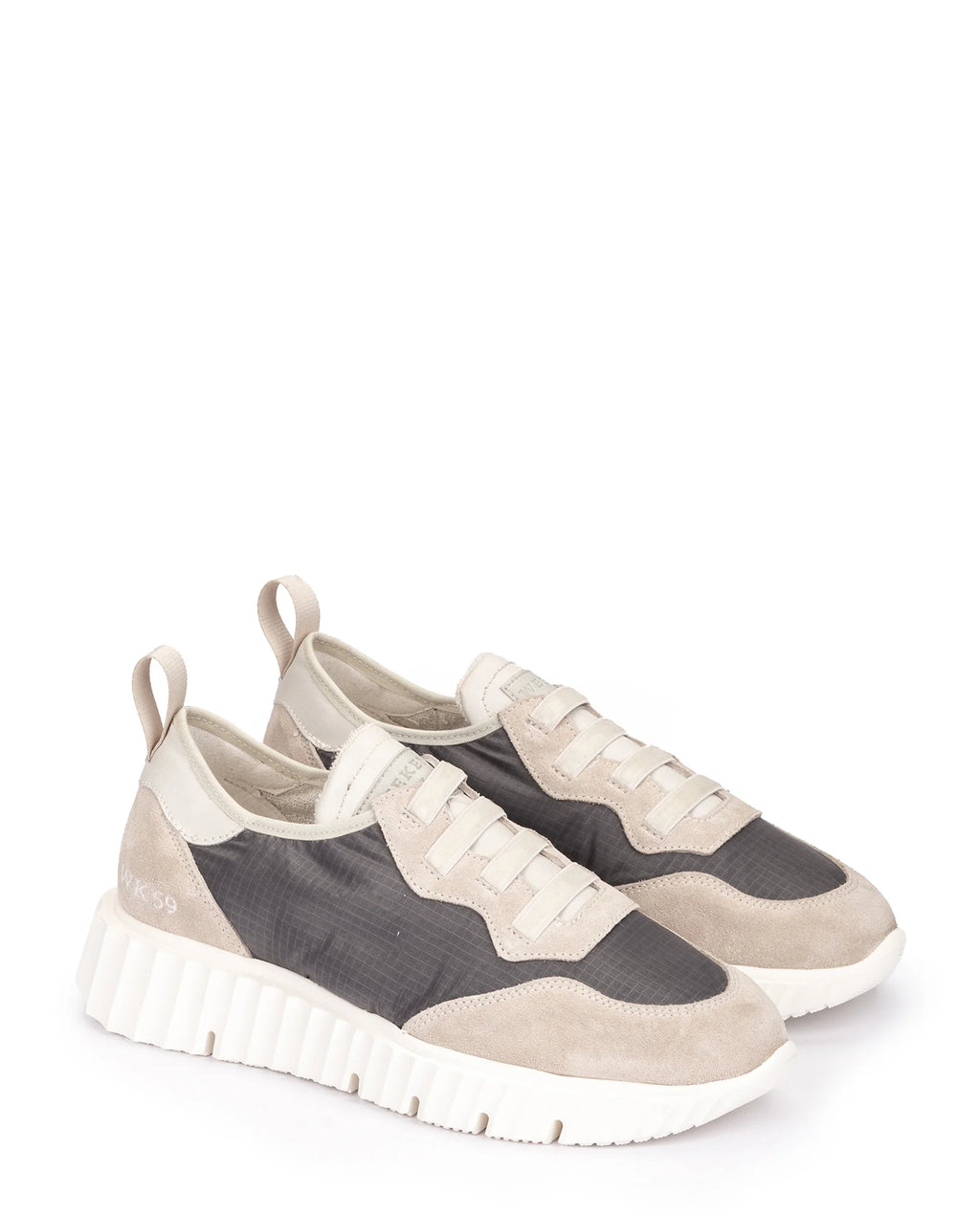 Sneakers eleganti da donna di Pedro Miralles per la primavera e l'estate