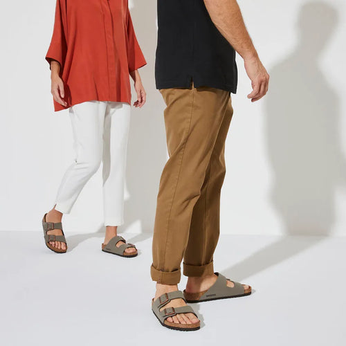 BIRKENSTOCK Arizona Birko-flor Nubuck Stone، صنادل رمادي للجنسين من Tascón