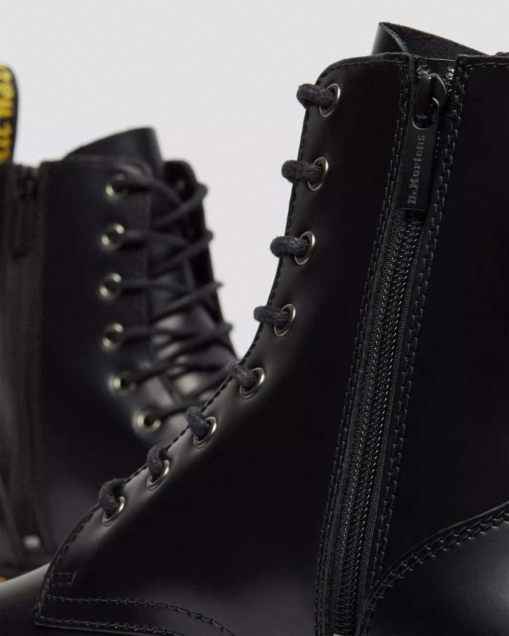 DR. MARTENS | BOTAS MUJER | JADON BLACK POLISHED SMOOTH BLACK | NEGRO