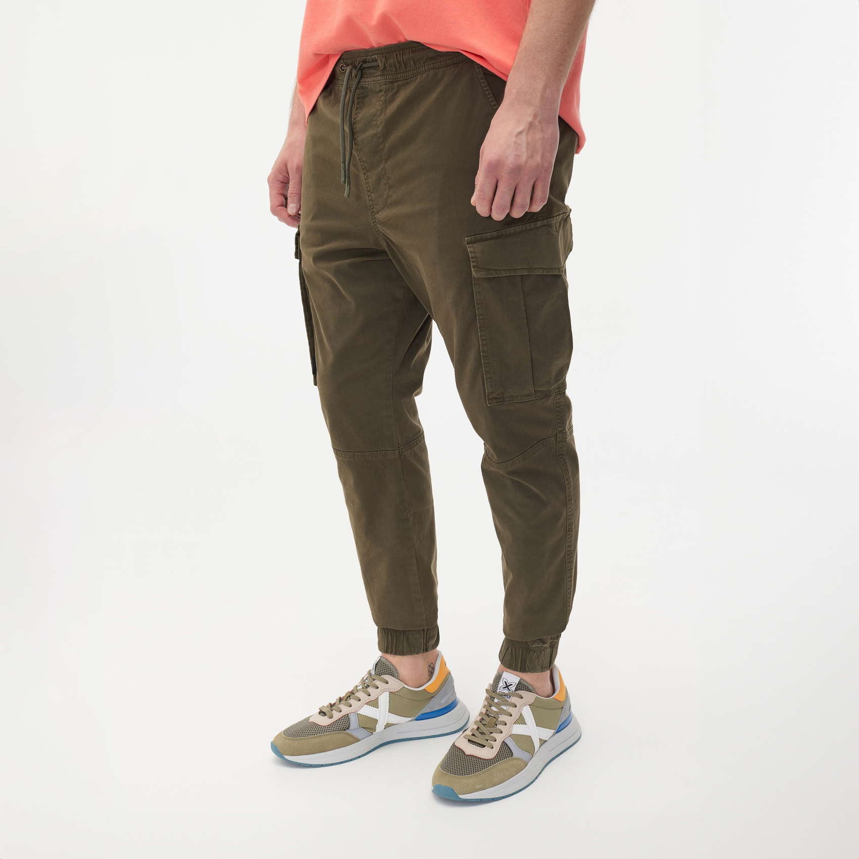 Pantalón de la marca munich para hombre modelo munich cargo explore 258 en color caqui