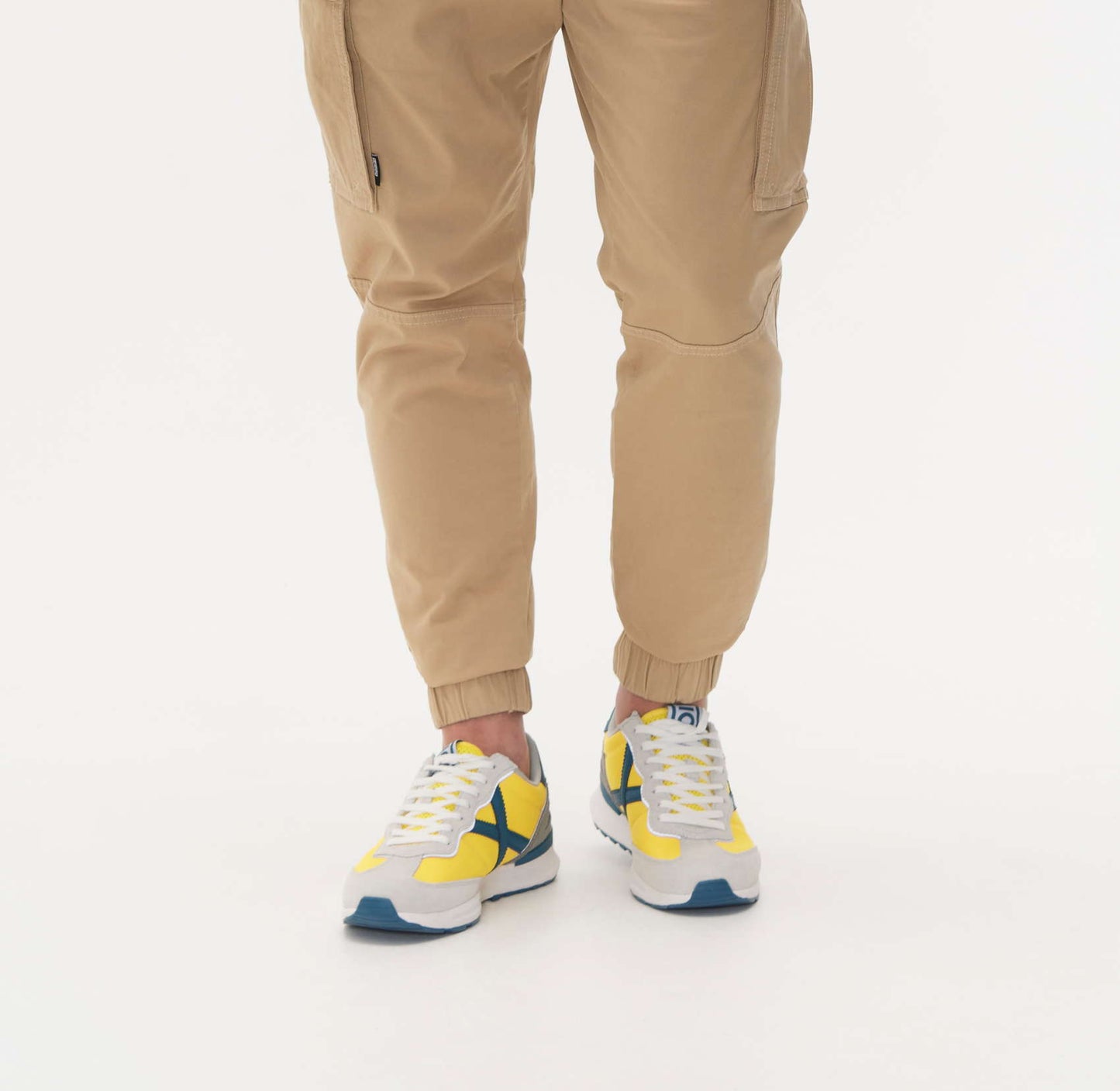 Pantalón de la marca munich para hombre modelo munich cargo explore 259 en color beige