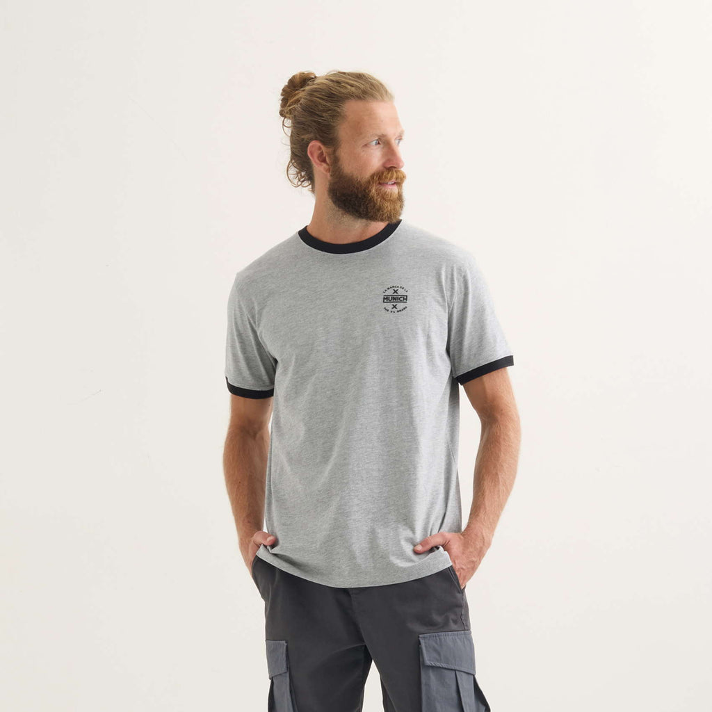 MUNICH GOAL GREY: グレー Tシャツ メンズ