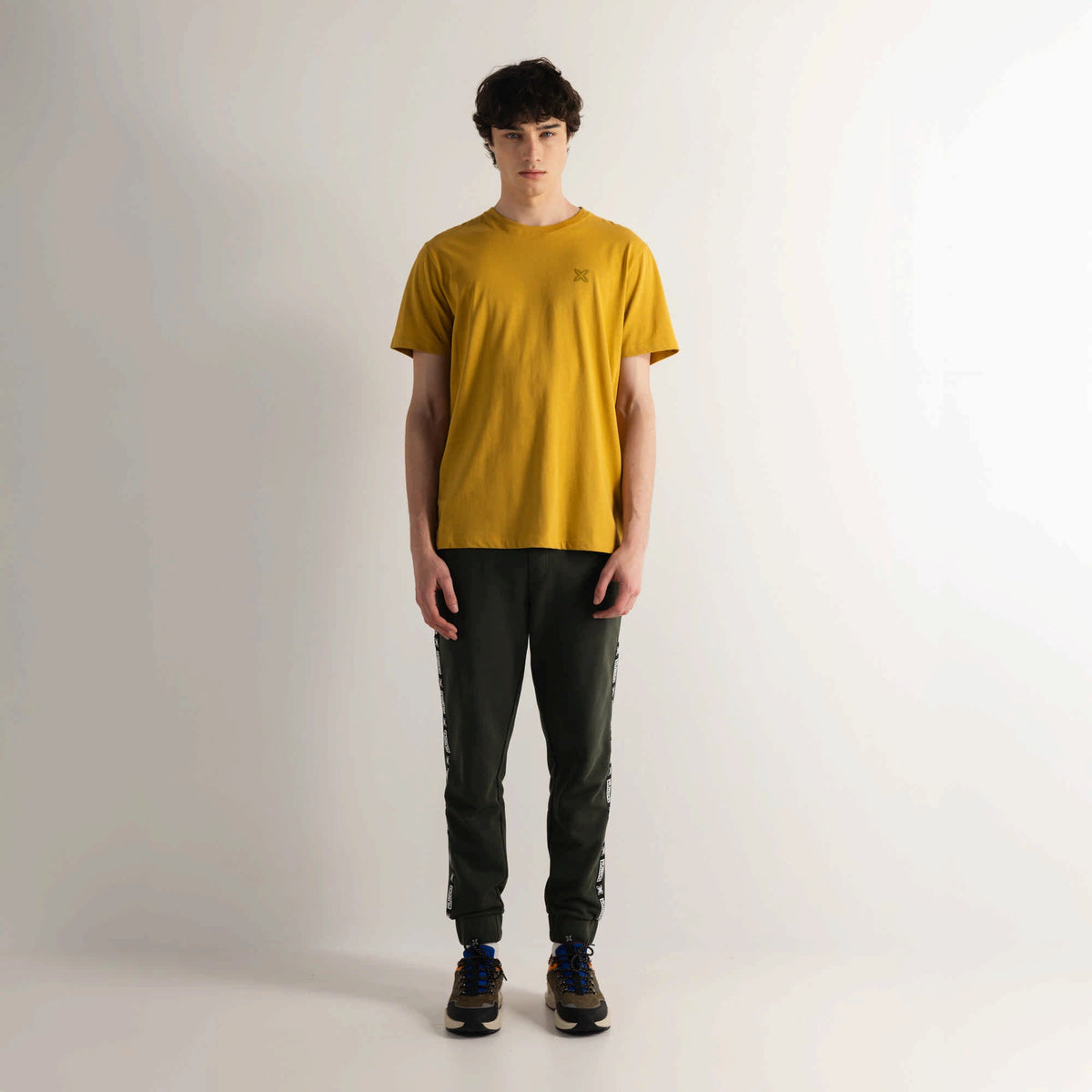 MUNICH Essentials T-shirt Mustard: amarillo T恤 男士