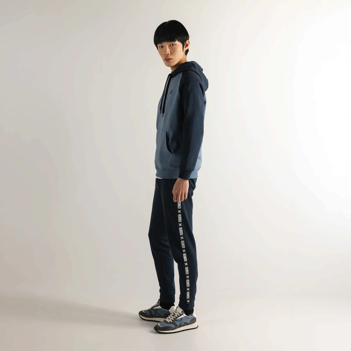 MUNICH Essentials Hoodie Bicolor BLUE: bleu pull pour homme