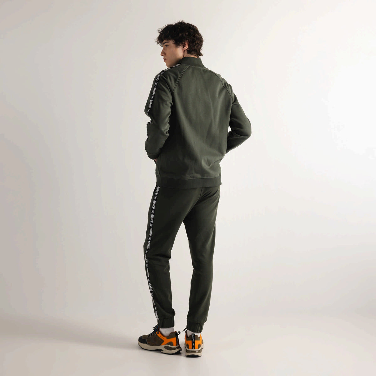 MUNICH Essentials Jacket Squadra Khaki: caqui jakke til mænd