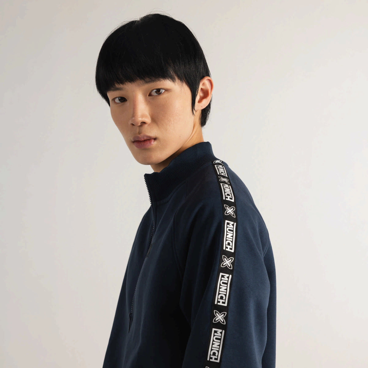 MUNICH Essentials Jacket Squadra NAVY: أزرق جاكيت للرجال