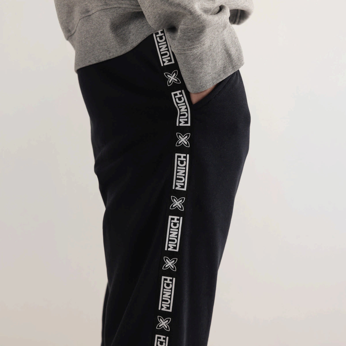 MUNICH Essentials PANT Squadra Black: noir pantalon pour homme