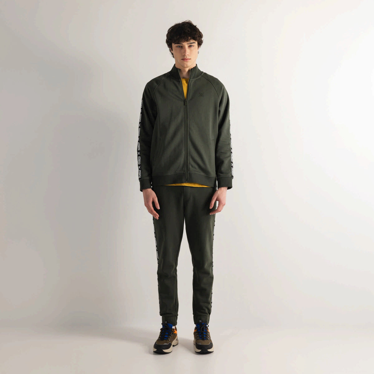 MUNICH Essentials PANT Squadra Khaki: caqui パンツ メンズ