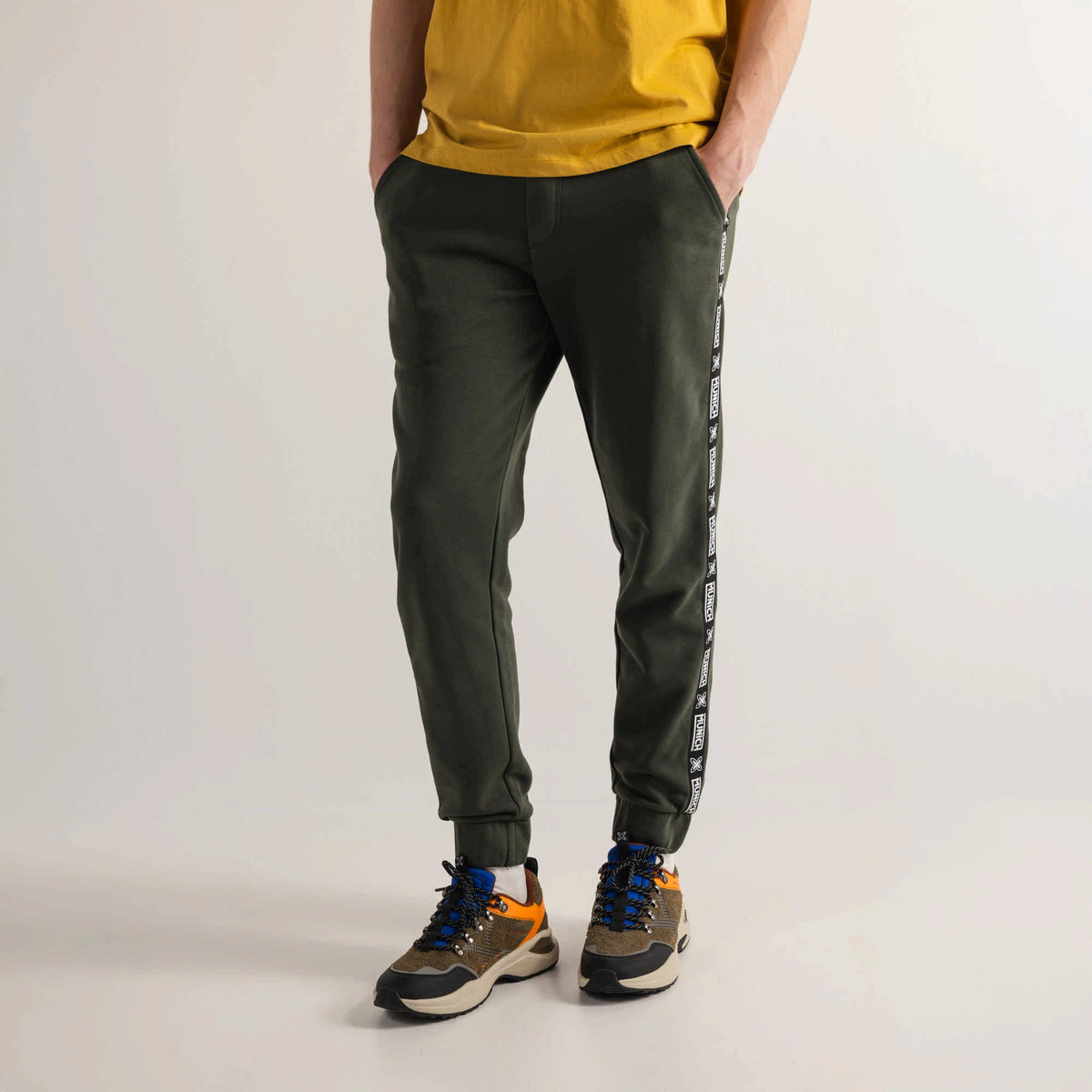 MUNICH Essentials PANT Squadra Khaki: caqui パンツ メンズ