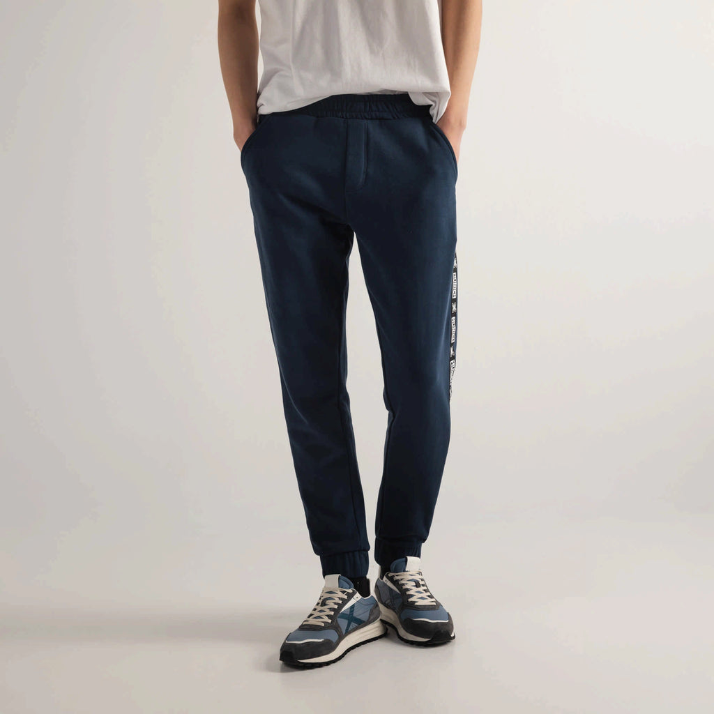 MUNICH Essentials PANT Squadra NAVY: ブルー パンツ メンズ