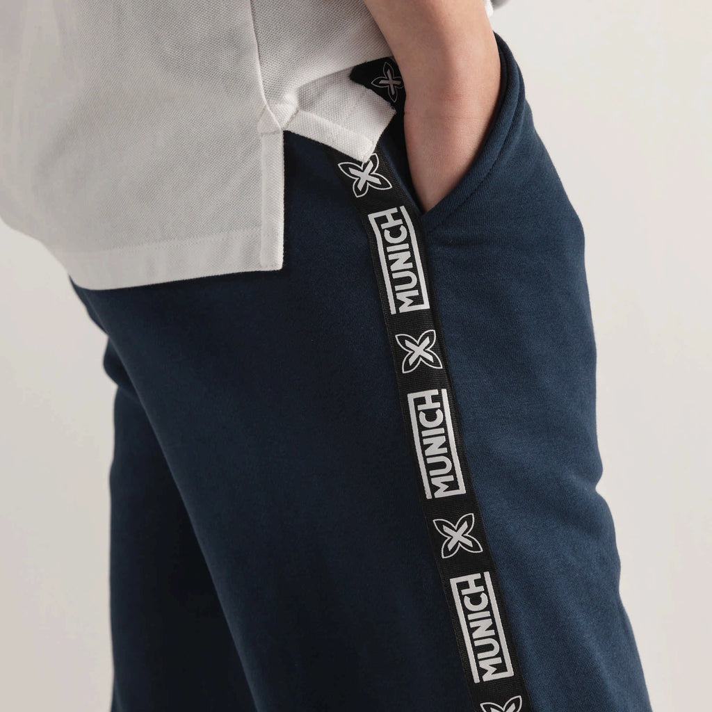 MUNICH Essentials PANT Squadra NAVY: ブルー パンツ メンズ