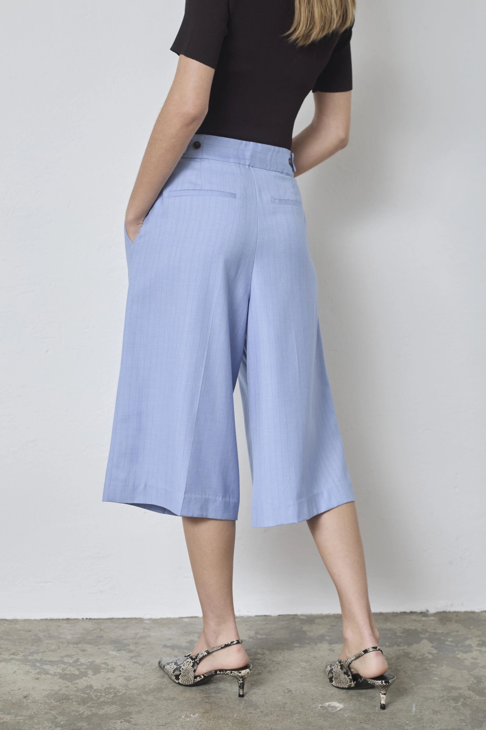 COCOUTURE | PANTALONES CORTOS | MUJER | KIANACC PIN PLEAT BERMUDA PALE BLUE | AZUL