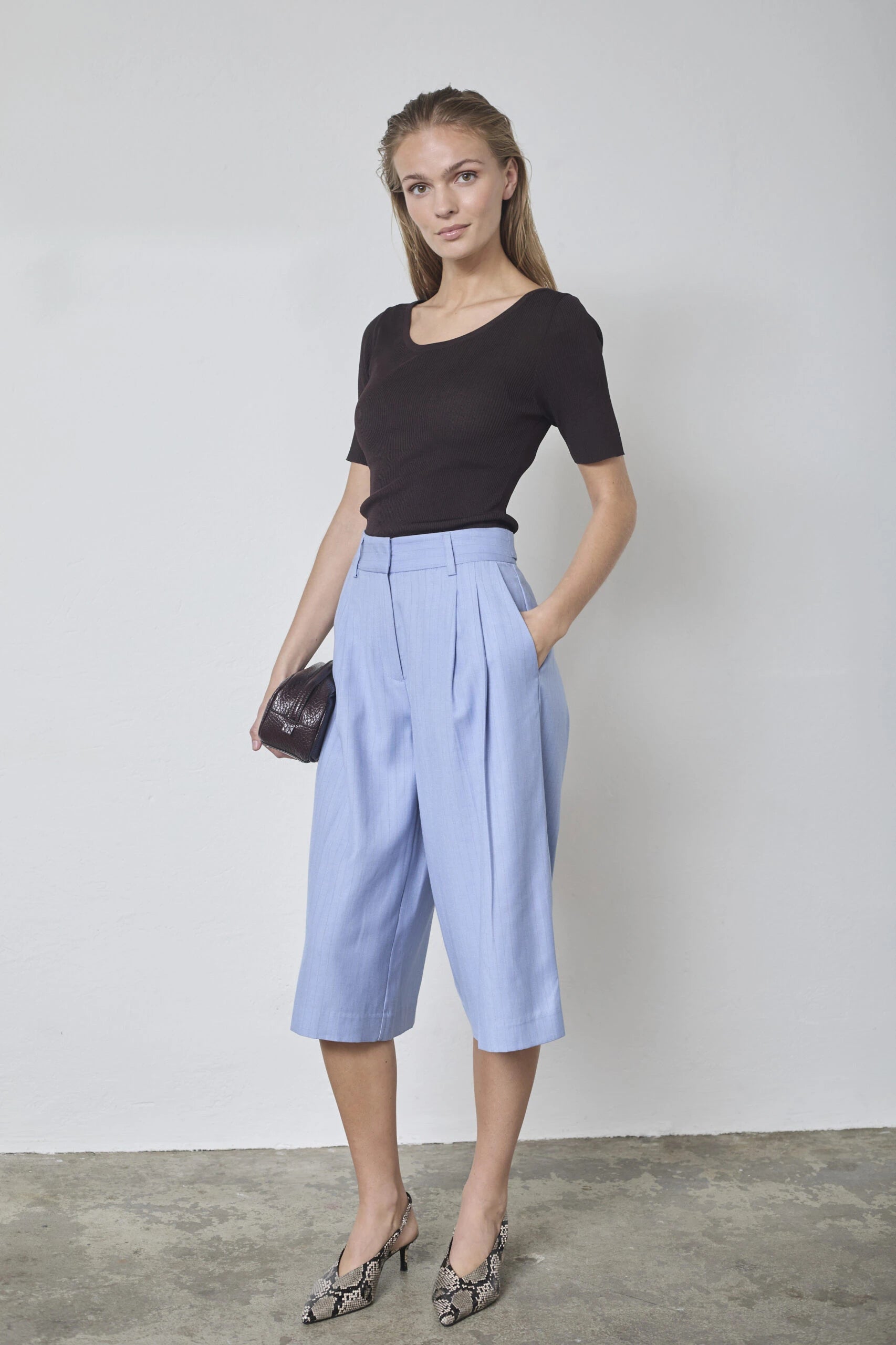 COCOUTURE | PANTALONES CORTOS | MUJER | KIANACC PIN PLEAT BERMUDA PALE BLUE | AZUL