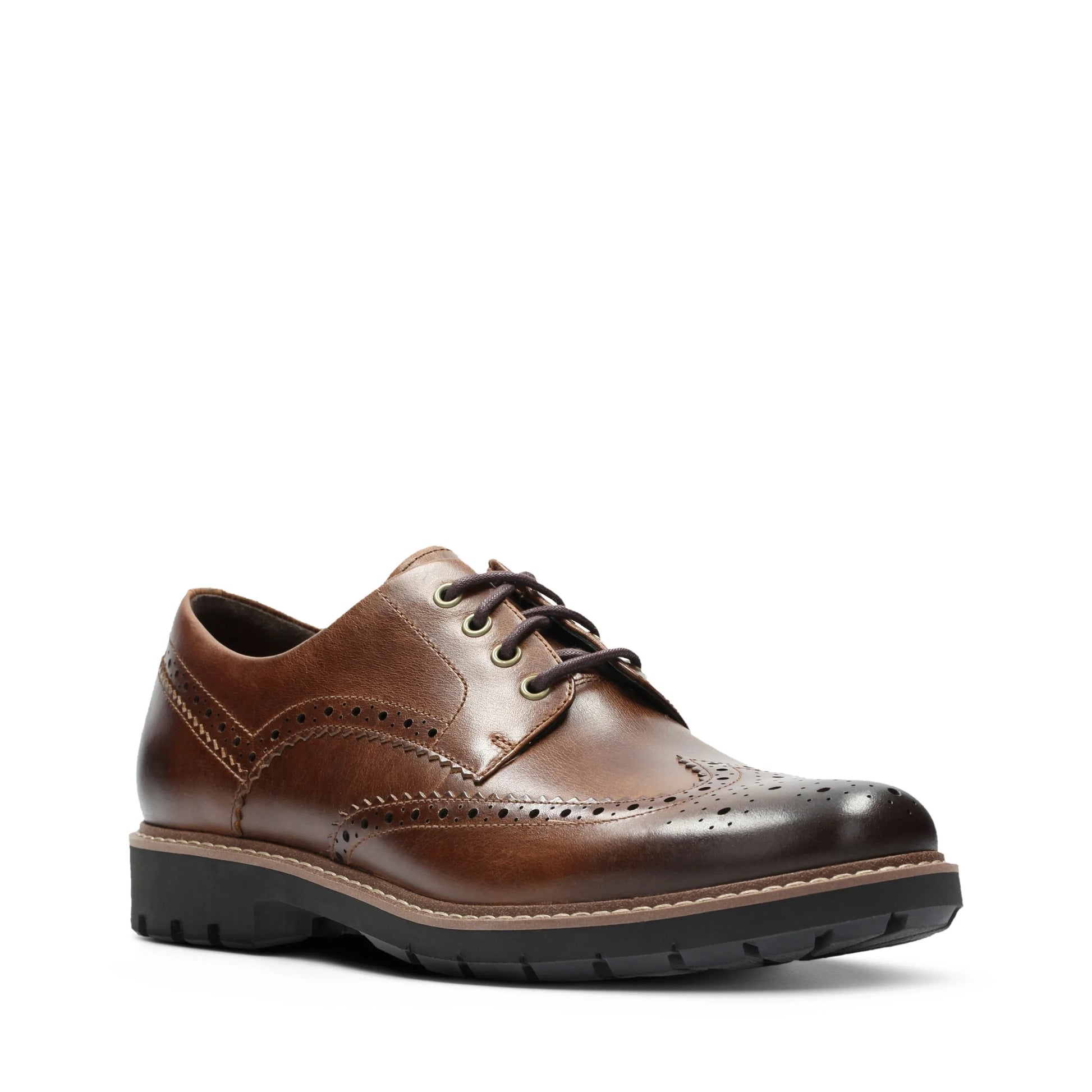 Zapatos casual para hombre de la marca clarks modelo batcombe wing dark tan lea en color beige