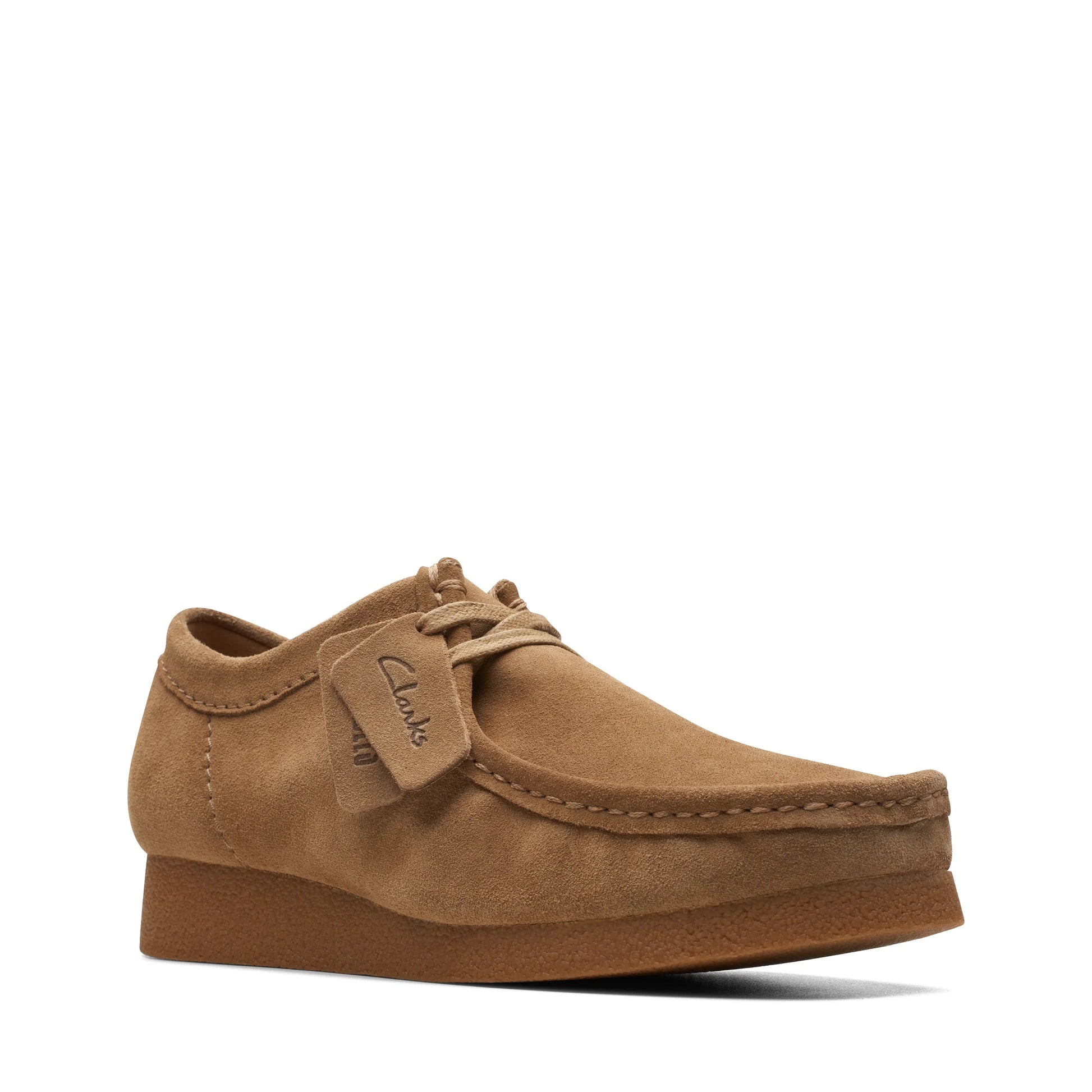 Zapatos casual para hombre de la marca clarks modelo wallabeeevo dark sand suede en color beige