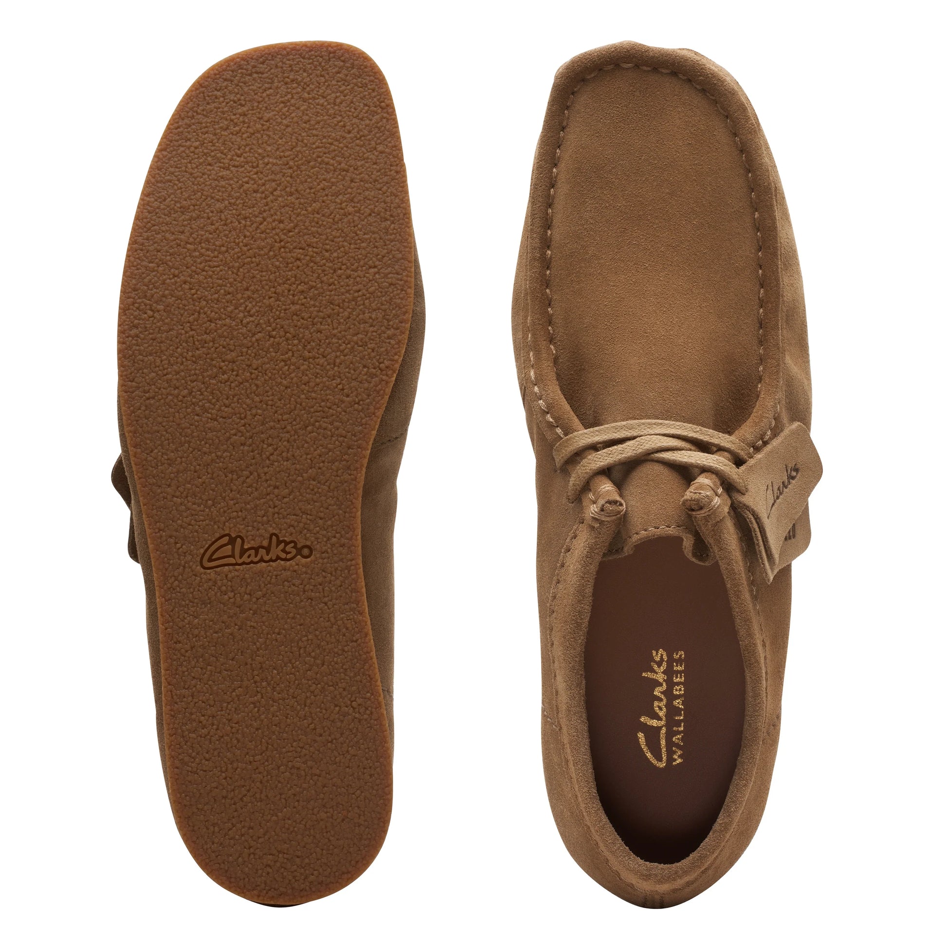 Zapatos casual para hombre de la marca clarks modelo wallabeeevo dark sand suede en color beige