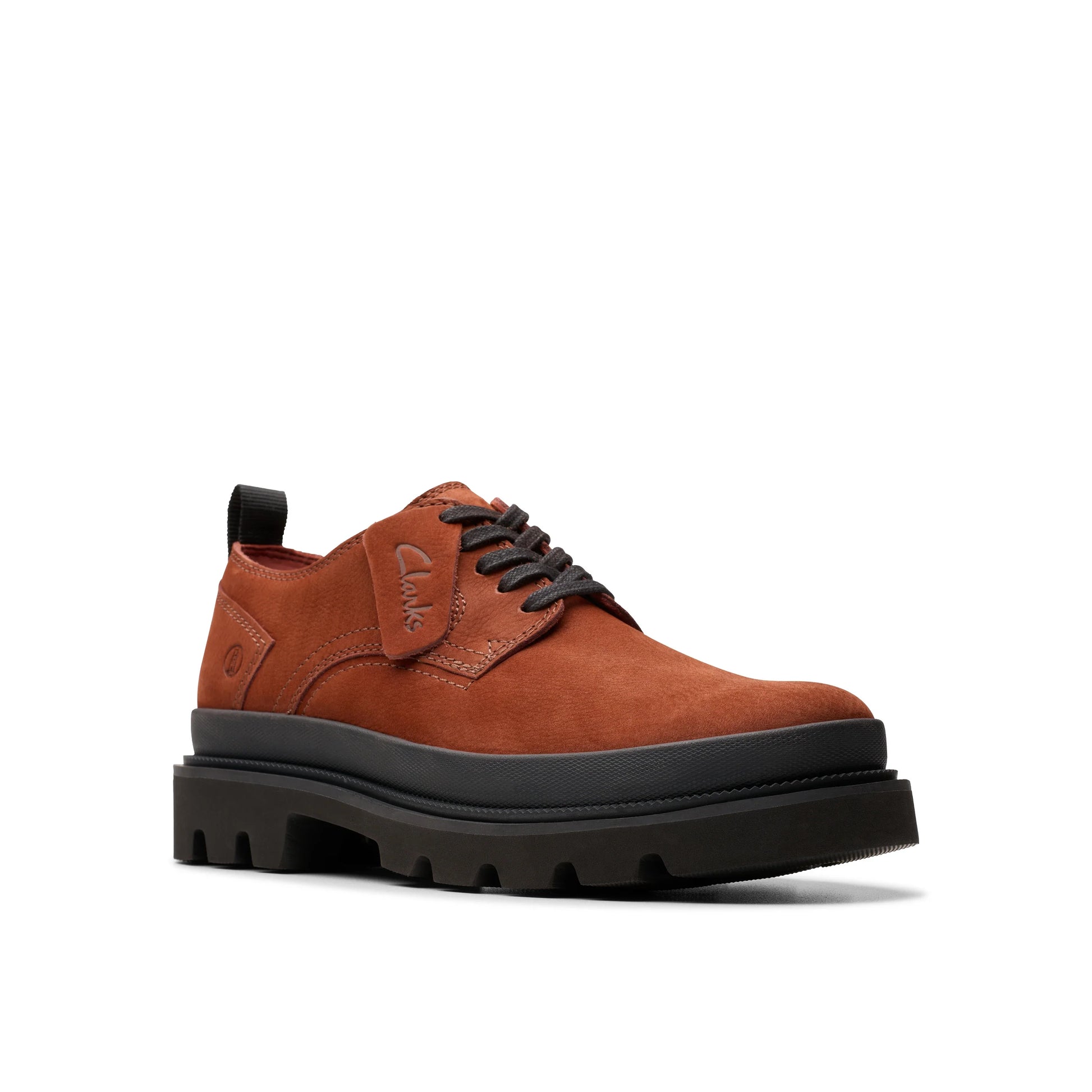 Zapatos de vestir para hombre de la marca clarks modelo badell lace chestnut nubuck en color beige