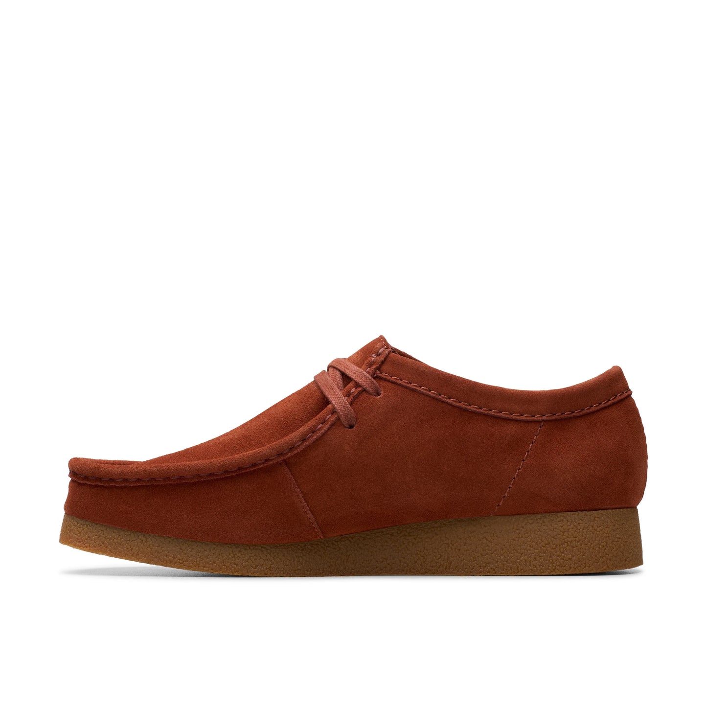 Zapatos casual para hombre de la marca clarks modelo wallabeeevo chestnut suede en color beige