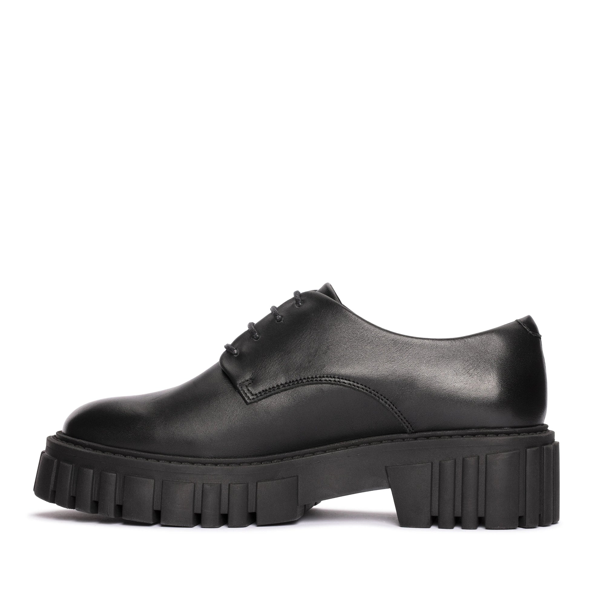 Zapatos casual para mujer de la marca clarks modelo page walk black leather en color negro