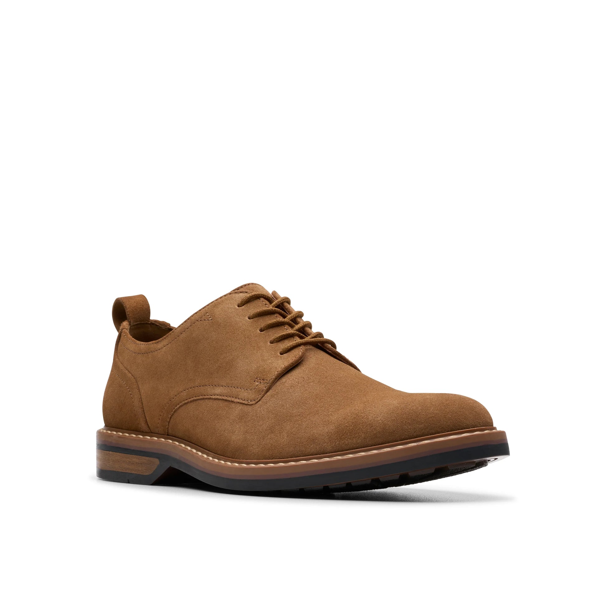 Zapatos casual para hombre de la marca clarks modelo aldwin lace cola suede en color marrón