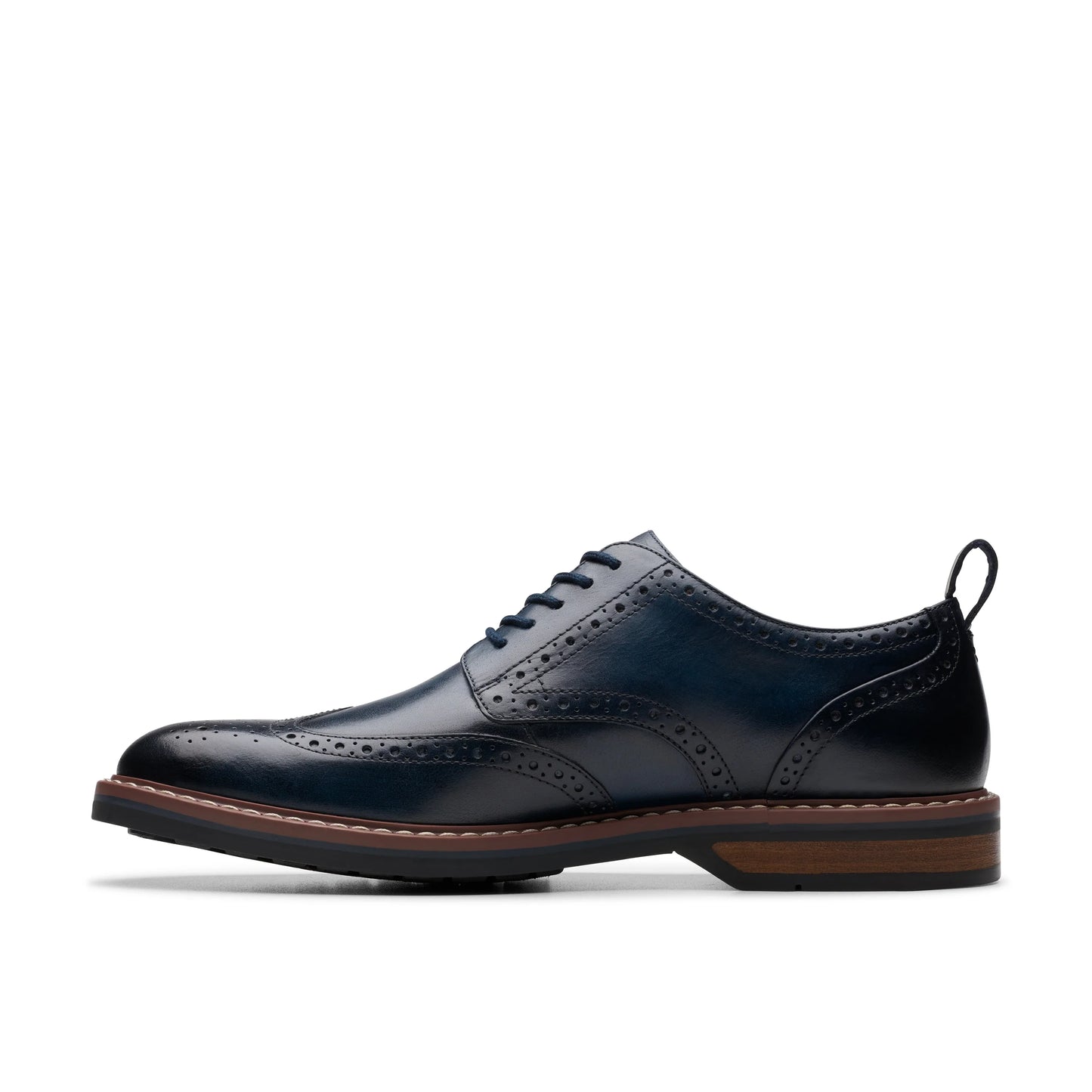 Zapatos casual para hombre de la marca clarks modelo aldwin limit navy leather en color azul